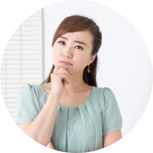 心配する様子の女性