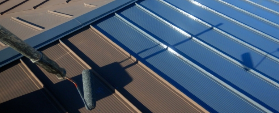 屋根塗装作業の様子