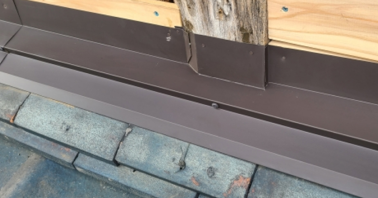 建物の水切り部分