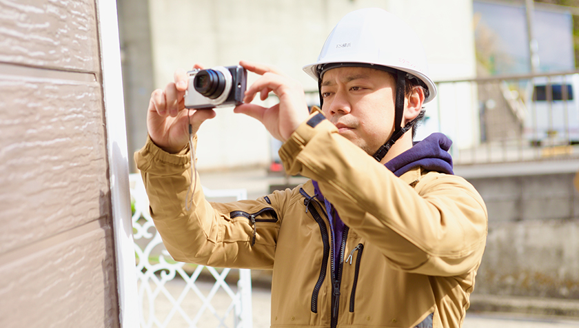 外壁現地調査の様子