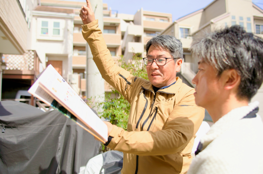 お客様へご説明する様子