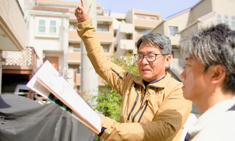 お客様へご説明する様子