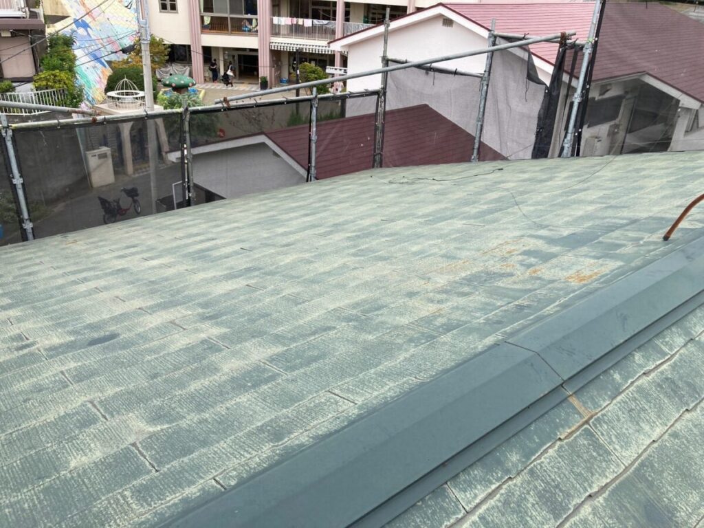 藤沢市H邸屋根カバー工事シルキーG2ブラックー施工前