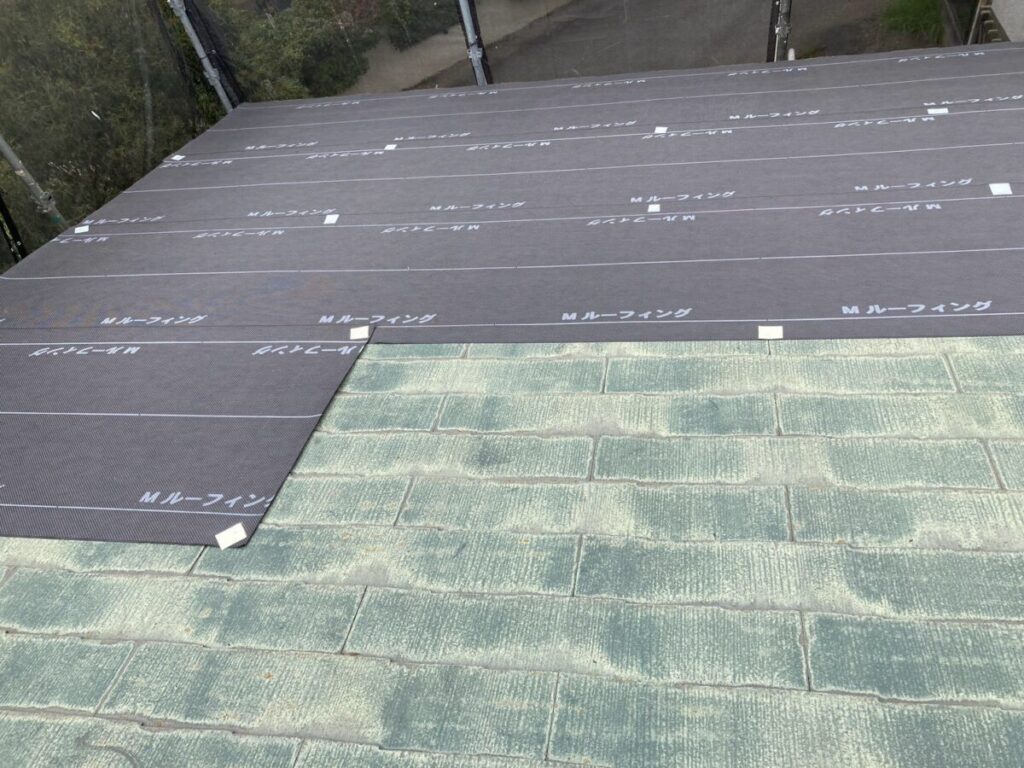 藤沢市H邸屋根カバー工事シルキーG2ブラックー防水シート