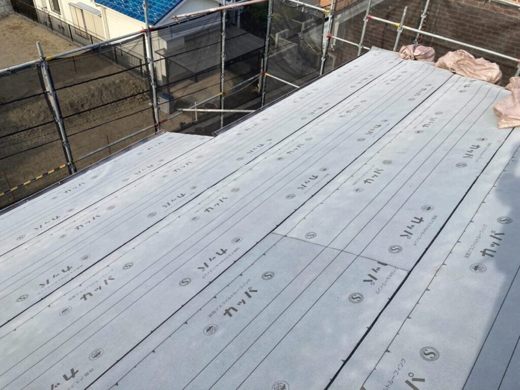 横浜市金沢区Y邸ー屋根葺き替え工事ー瓦〜シルキーG2ブラックー防水シート
