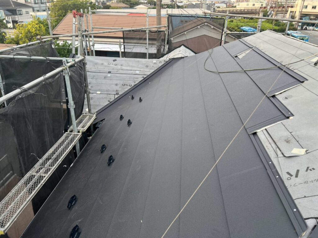 川崎市川崎区Y邸 シルキーG2ブラックカバー工事-ルー屋根